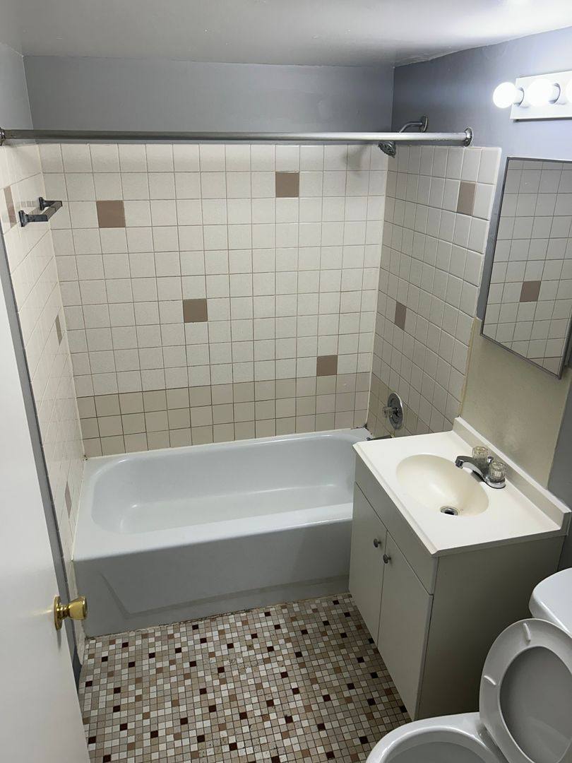 Apartment for rent at 757 Belmont Blvd, Rockford, IL 61103