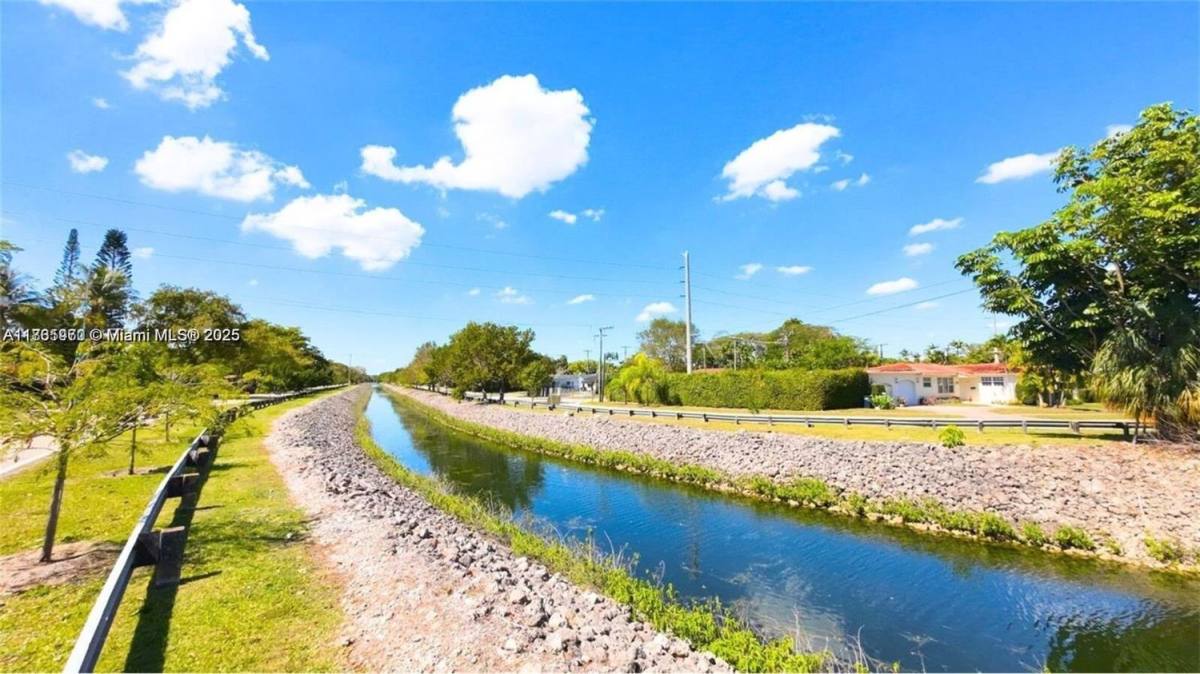 Apartment for rent at 6110 S Waterway Dr #EFF, Miami, FL 33155