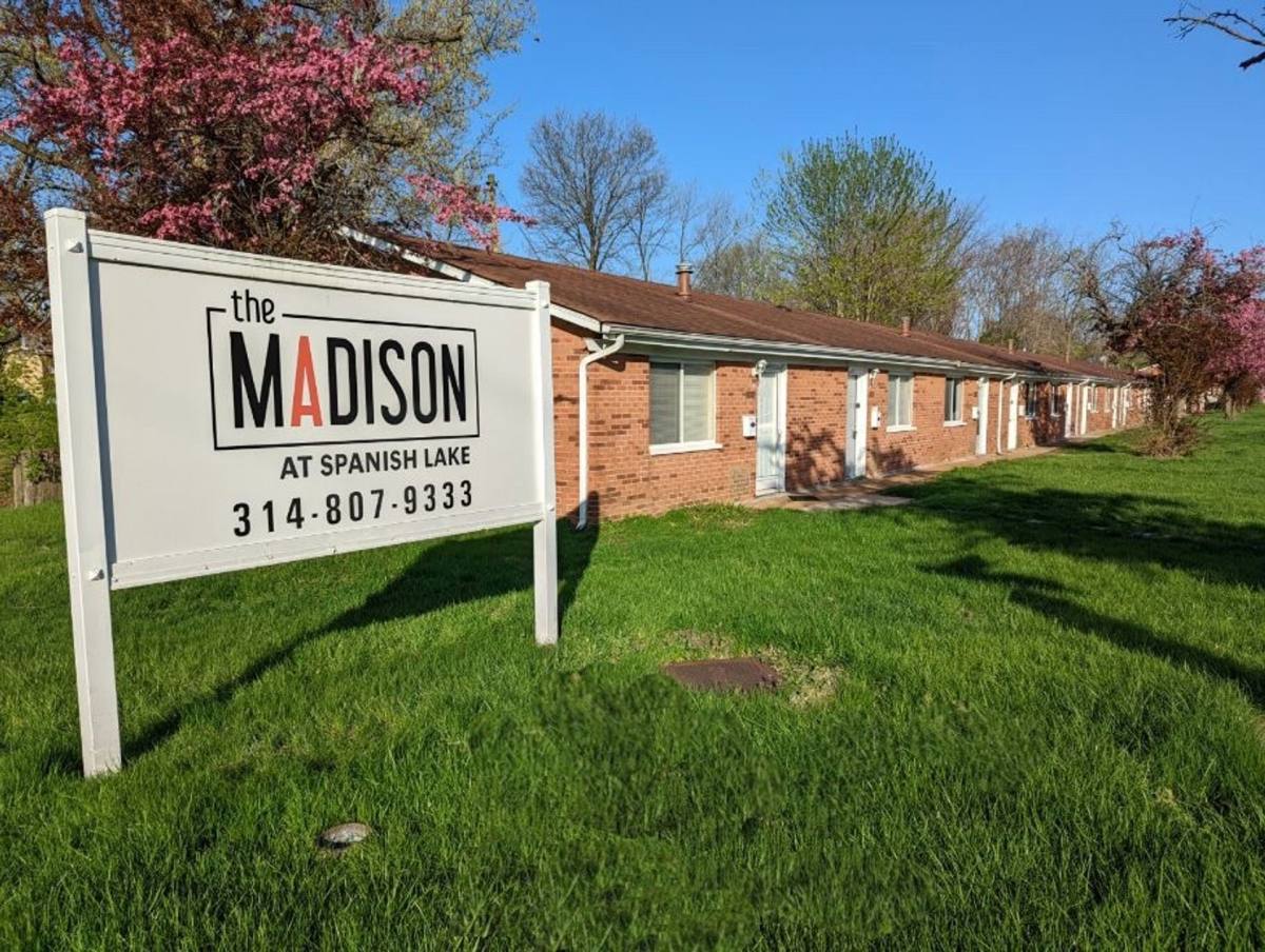 Apartment for rent at 1585-87 Leonaire, Saint Louis, MO 63138