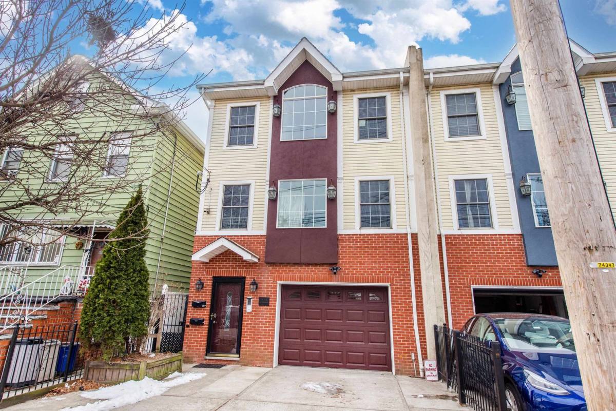 Apartment for rent at 103 Jefferson Ave #G-G, Bayonne, NJ 07002