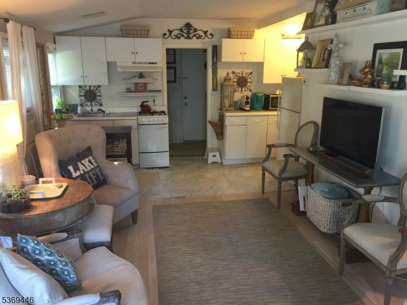 Apartment for rent at 28 Mohawk Ave #3-3, Glasser, NJ 07837