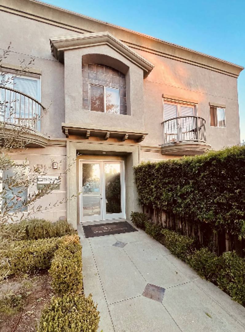 Apartment for rent at 6534 Balboa Blvd, Van Nuys, CA 91406