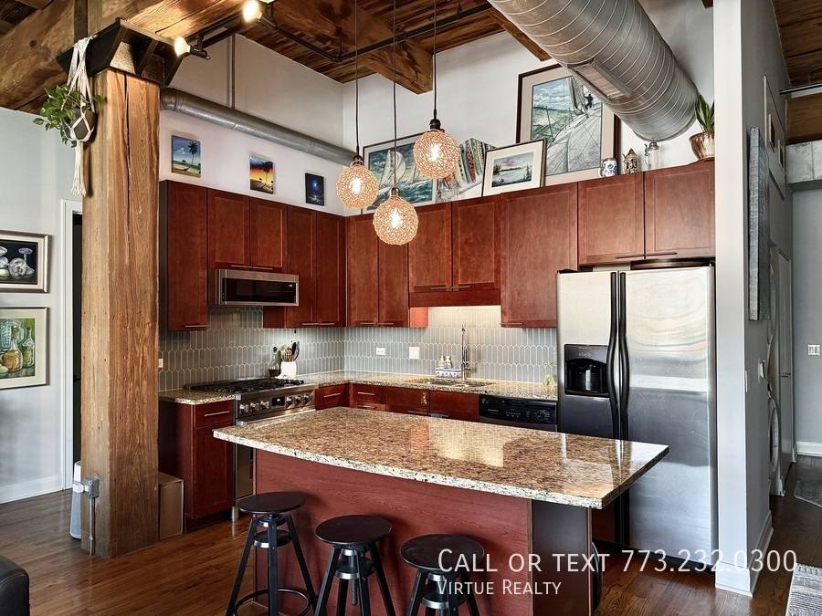 Condo for rent at 770 W Gladys Ave #301, Chicago, IL 60661