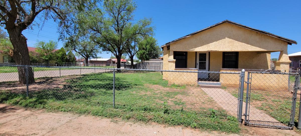 House for rent at 900 Edwards St, Clovis, NM 88101