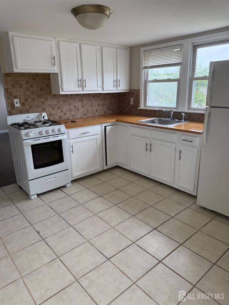 Apartment for rent at 8 Kendall Dr #8, Cliffwood, NJ 07721