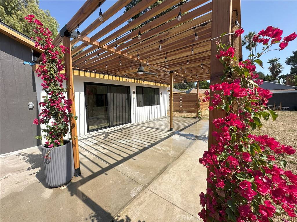 Apartment for rent at 6701 Andasol Ave, Van Nuys, CA 91406