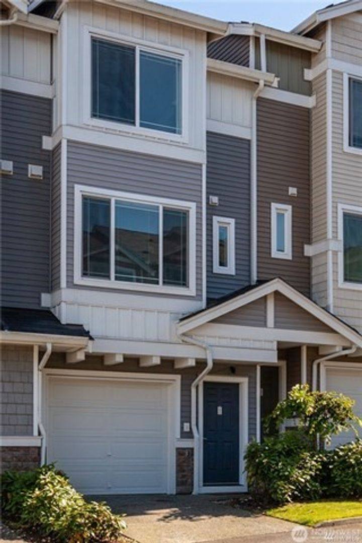 Townhouse for rent at 15720 Manor Way, Lynnwood, WA 98087