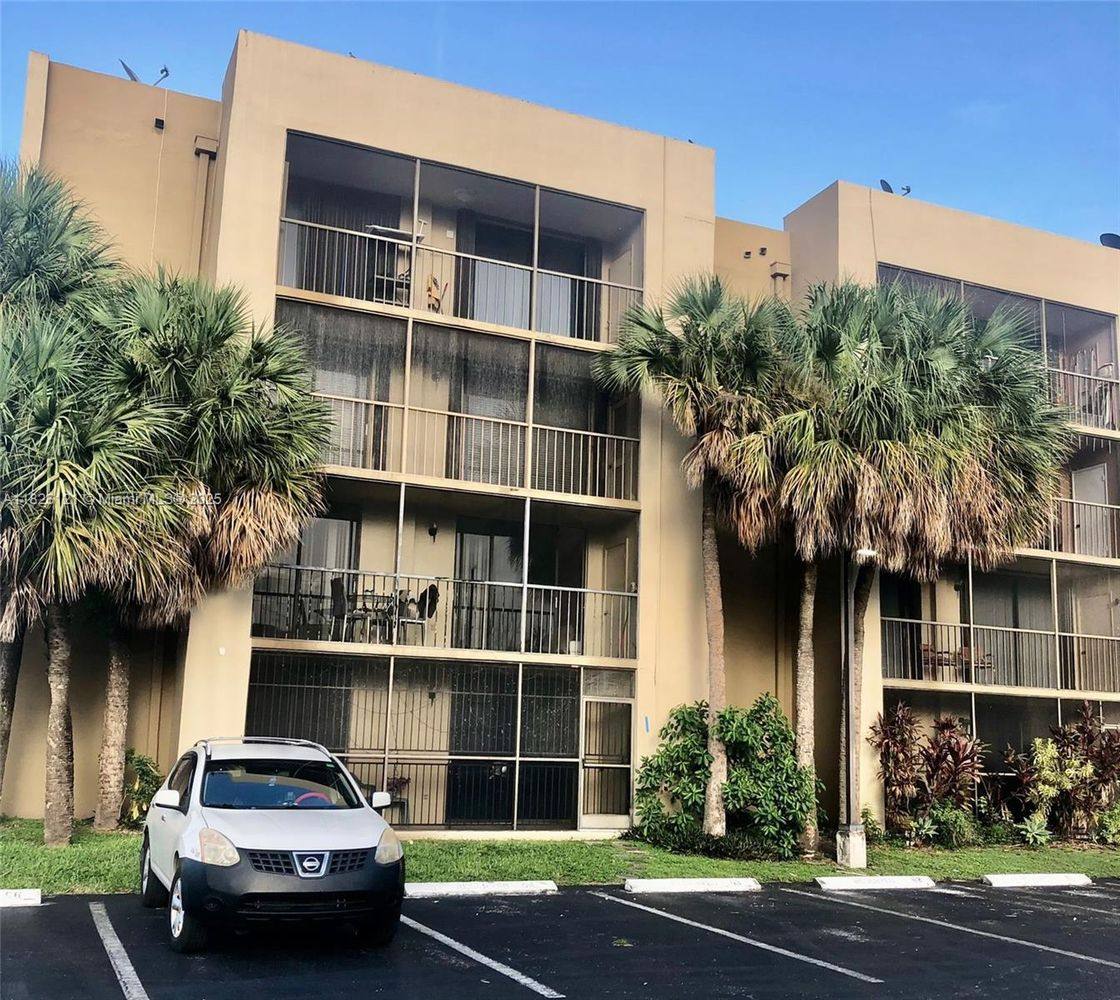 Apartment for rent at 8615 NW 8th St #321, Miami, FL 33126