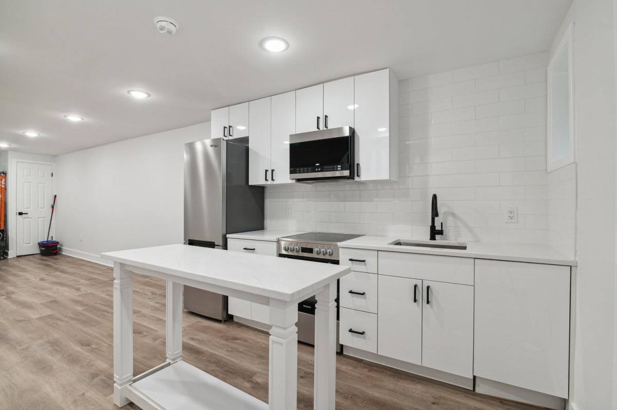 Apartment for rent at 36 Park St #1-1, Bayonne, NJ 07002