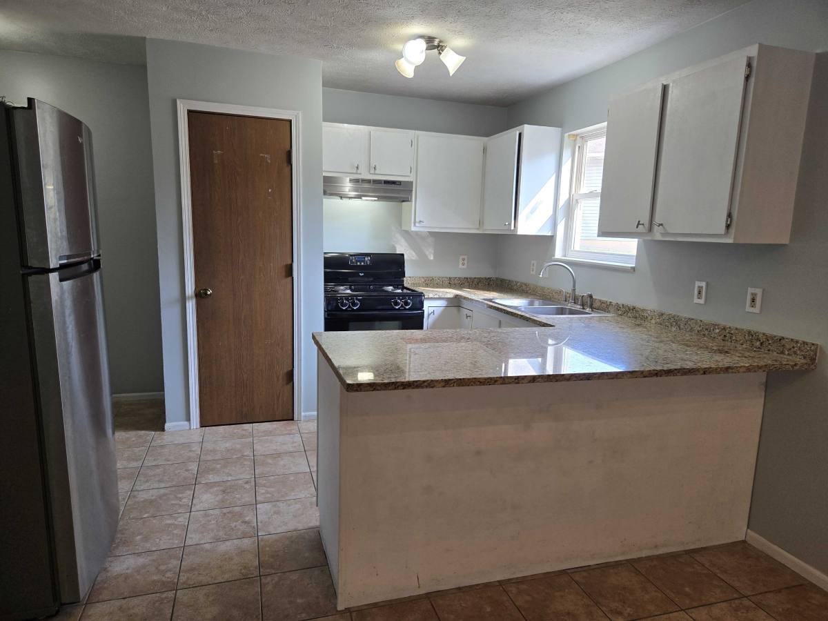 Townhouse for rent at 906 Cedar Run Court NW, Grand Rapids, MI 49534
