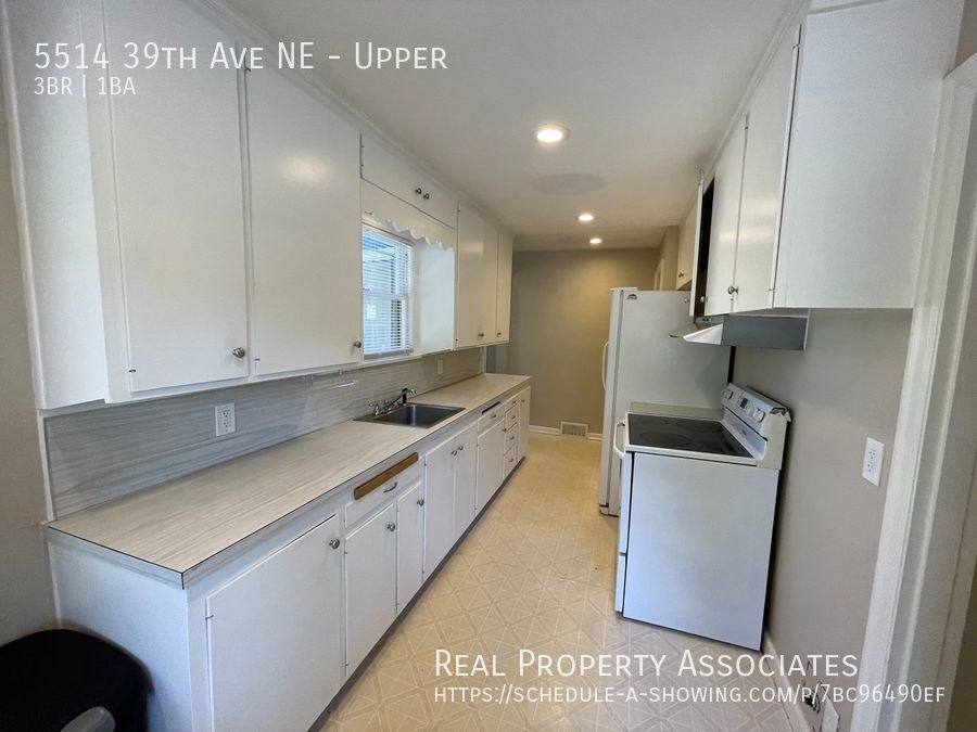 Apartment for rent at 5514 39th Ave NE, Seattle, WA 98105