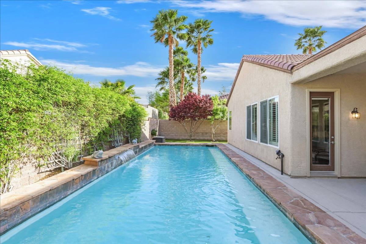 House for rent at 2132 Twin Falls Dr, Henderson, NV 89044