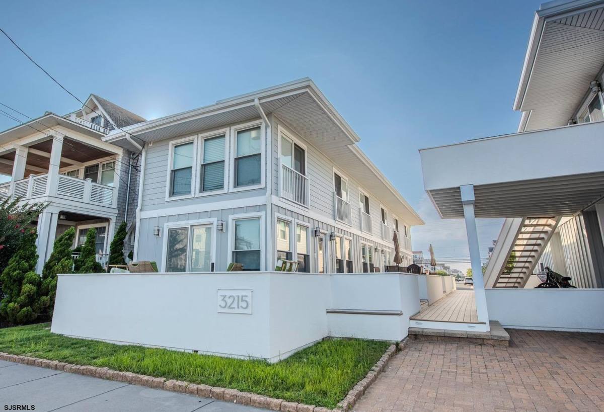 Condo for rent at 3215 Atlantic Ave #1-1, Atlantic City, NJ 08401