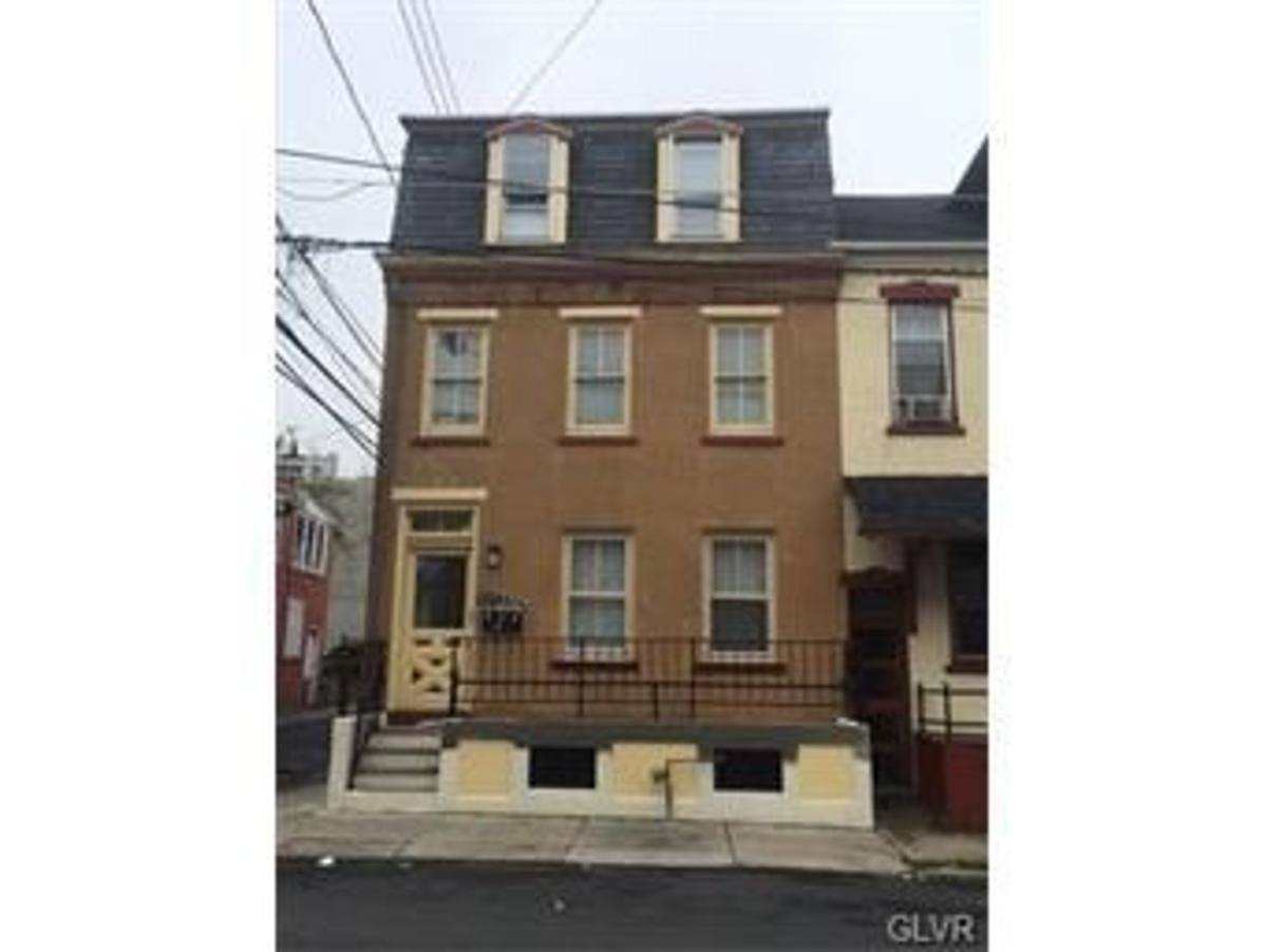 Apartment for rent at 924 W Chew St, Allentown, PA 18102