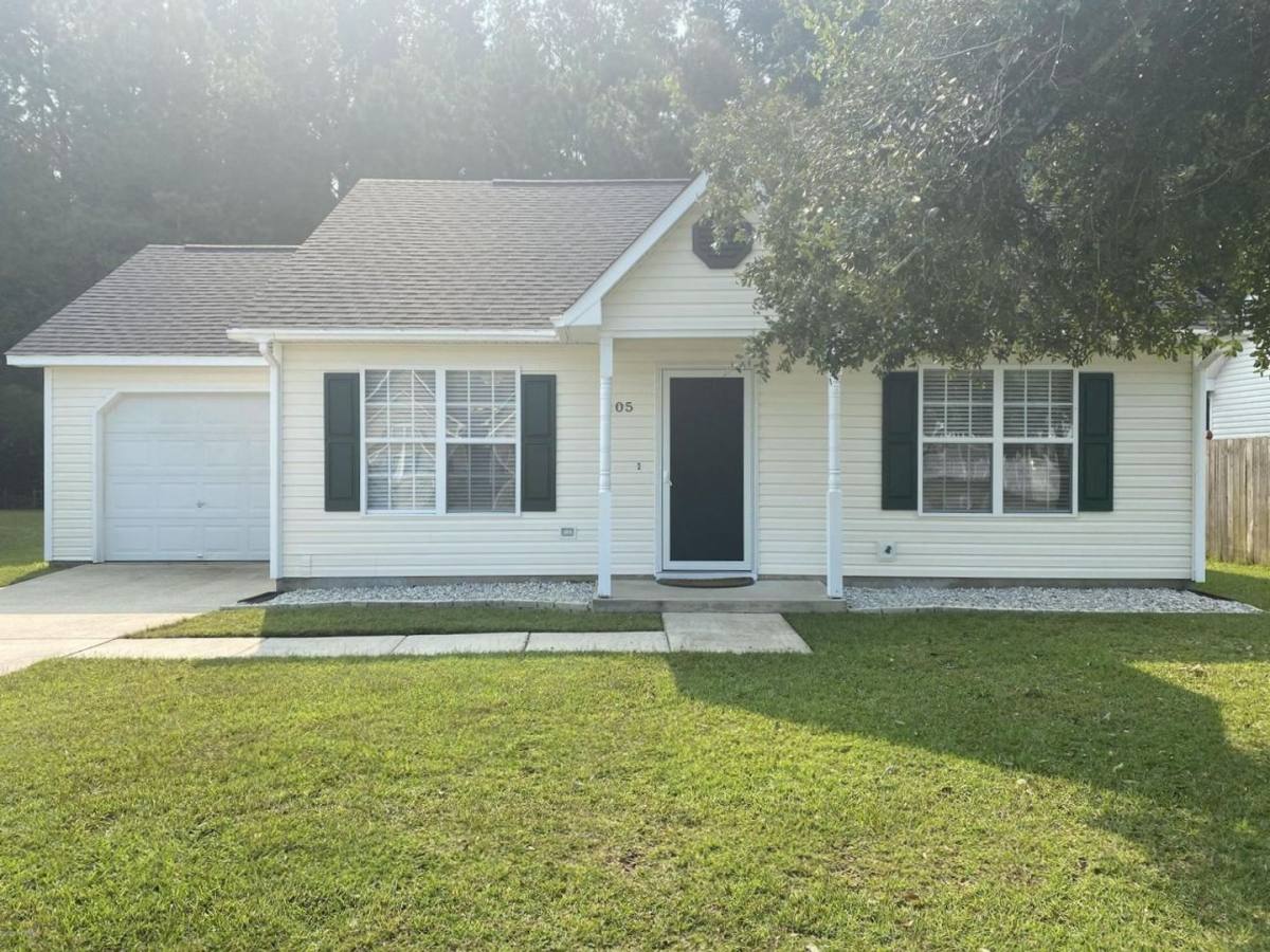 House for rent at 105 Providence Dr, Jacksonville, NC 28546