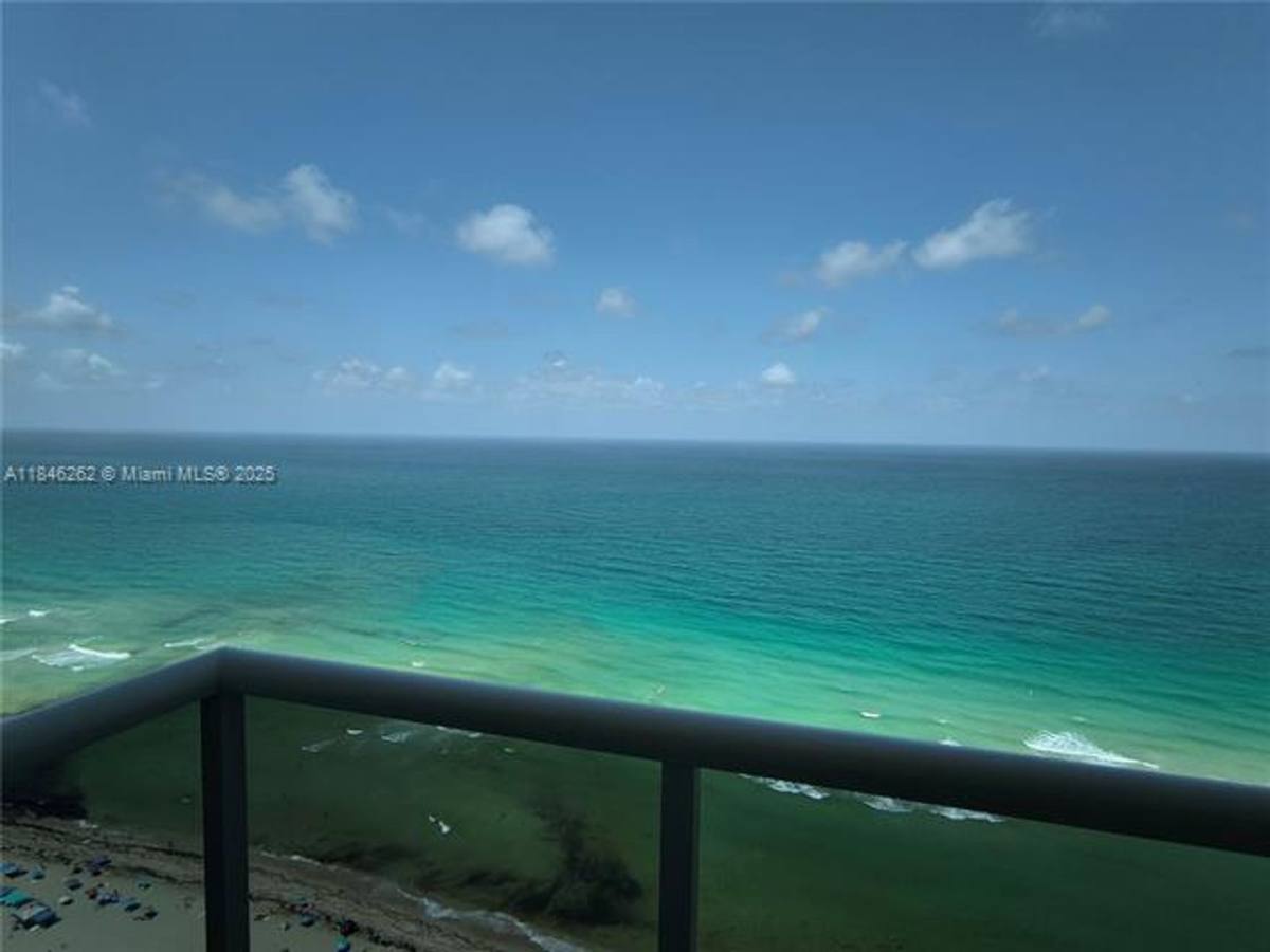 Apartment for rent at 19111 Collins Ave, North Miami Beach, FL 33160