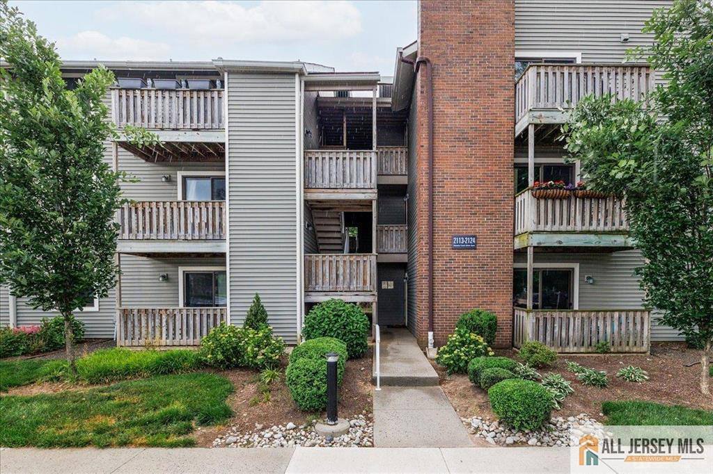 Condo for rent at 2114 Ravens Crest Dr, Cranbury, NJ 08512