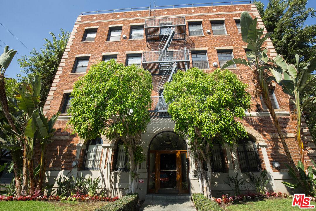 Apartment for rent at 361 S Detroit St #405, Los Angeles, CA 90036