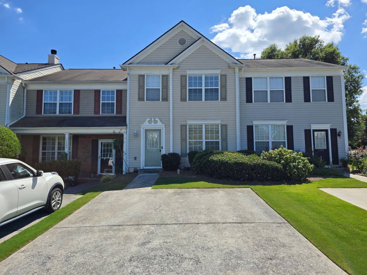 Townhouse for rent at 1702 Stanwood Dr, Kennesaw, GA 30152
