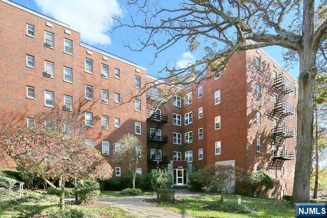 Apartment for rent at 2340 Linwood Ave #C-0C, Bergenfield, NJ 07621