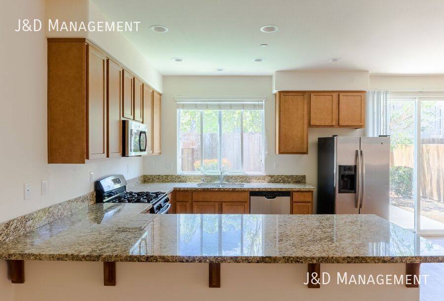 Townhouse for rent at 8935 8973 Valencia St #8967, Spring Valley, CA 91977