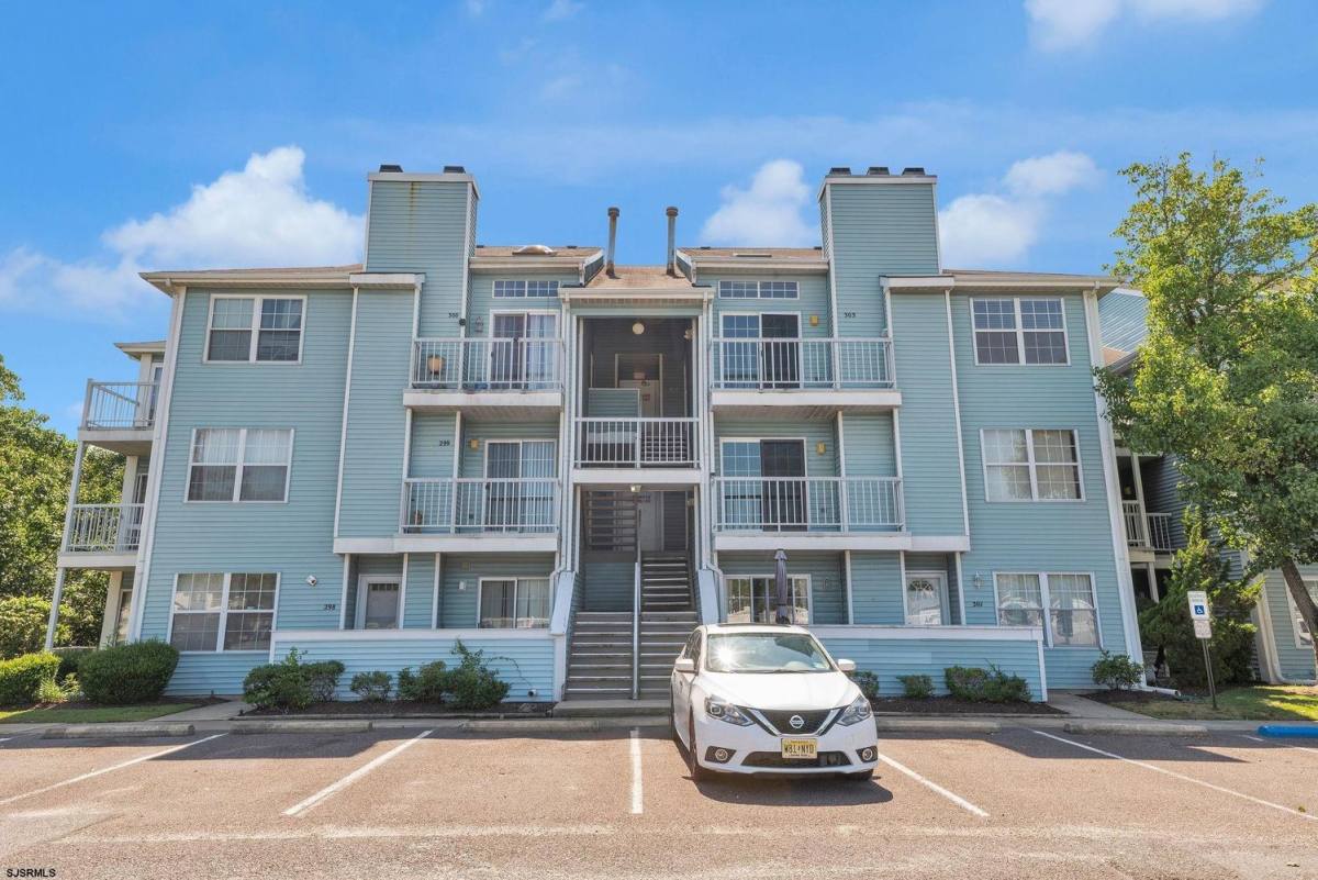303 Heather Croft #303, Absecon, NJ 08201