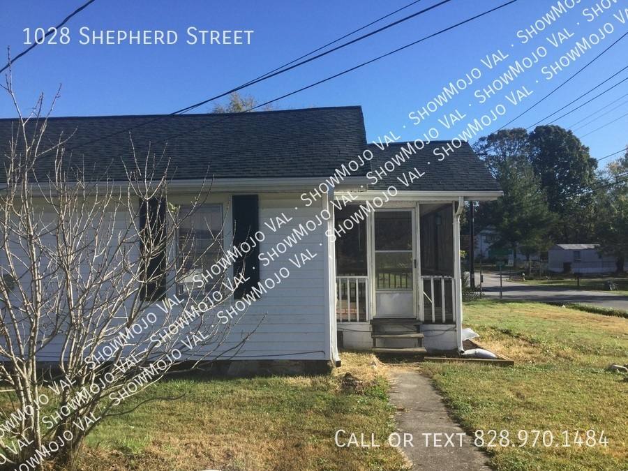 House for rent at 1028 Shepherd St, Hendersonville, NC 28792