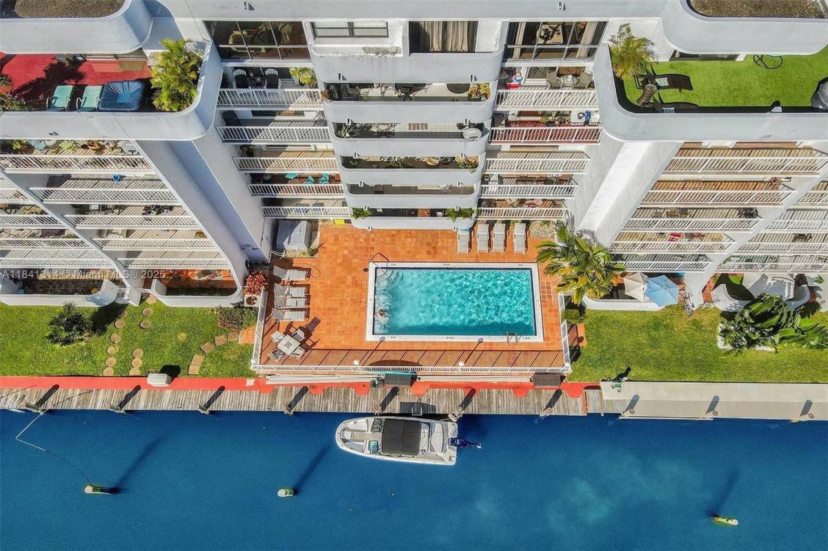 Apartment for rent at 1650 NE 115th St #604, Miami, FL 33181