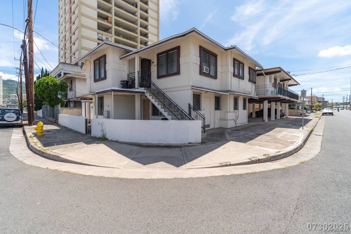 Apartment for rent at 763 Paani St #2, Honolulu, HI 96826