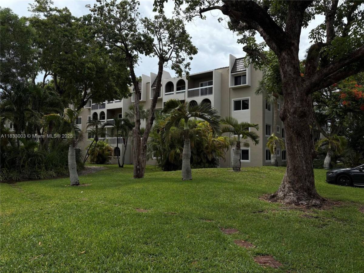 Apartment for rent at 7850 Camino Real, Miami, FL 33143