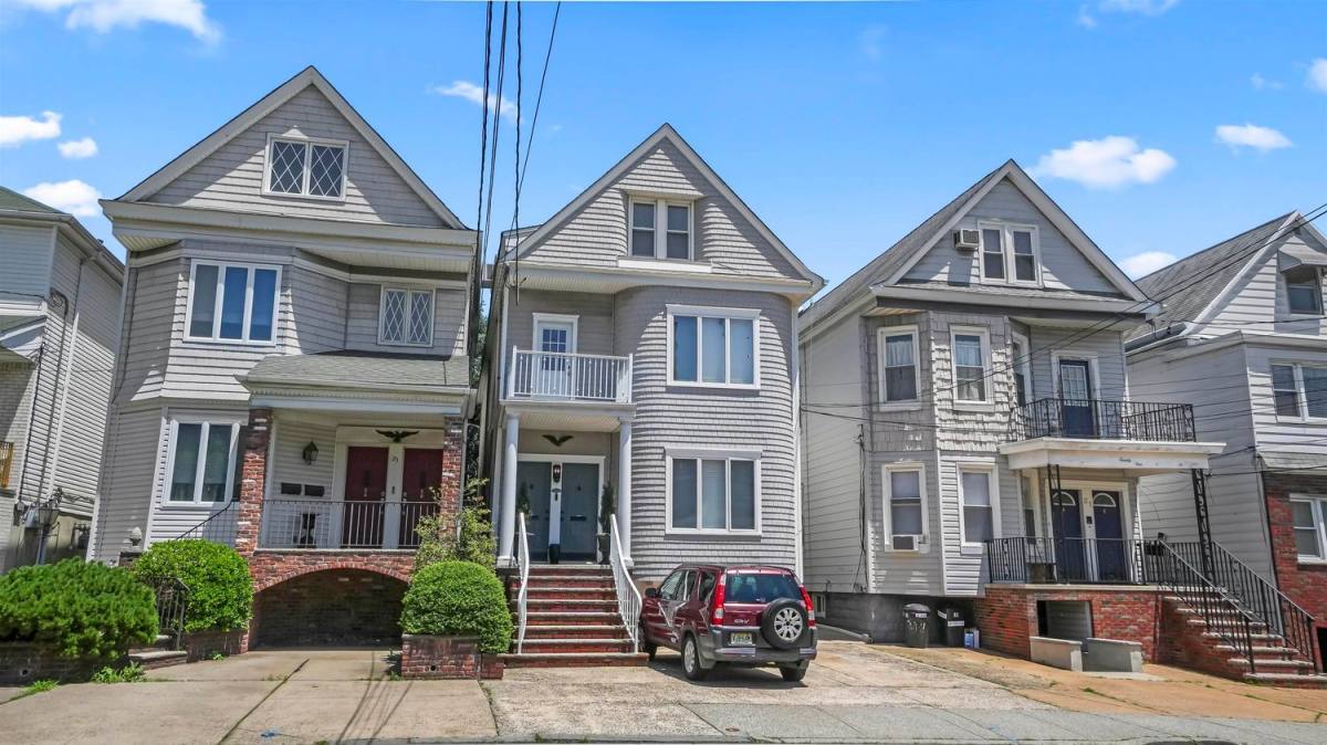 Apartment for rent at 23 W 42nd St #3-3, Bayonne, NJ 07002