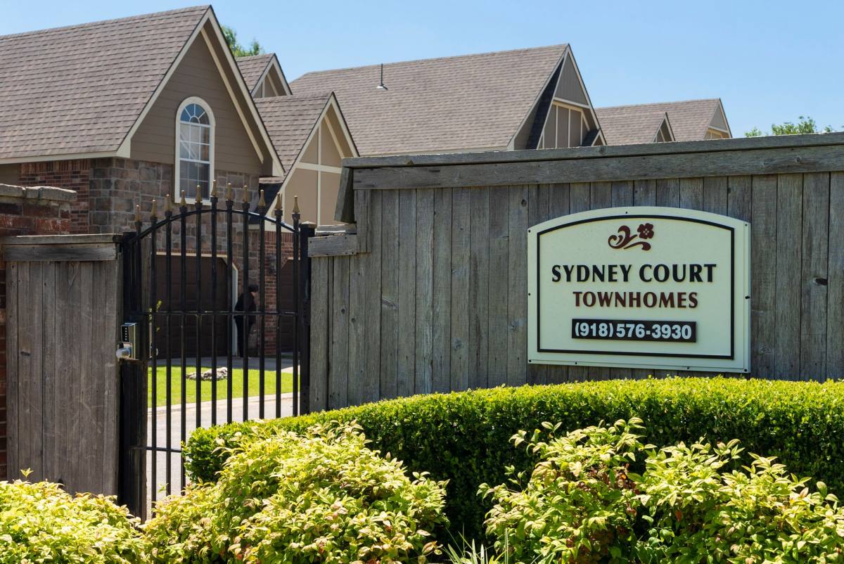 Townhouse for rent at 1918 S 82nd E Ave, Tulsa, OK 74112