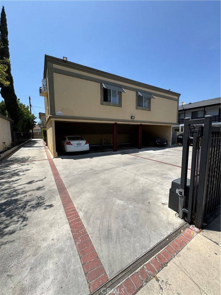 Apartment for rent at 5255 Satsuma Ave #8-8, North Hollywood, CA 91601