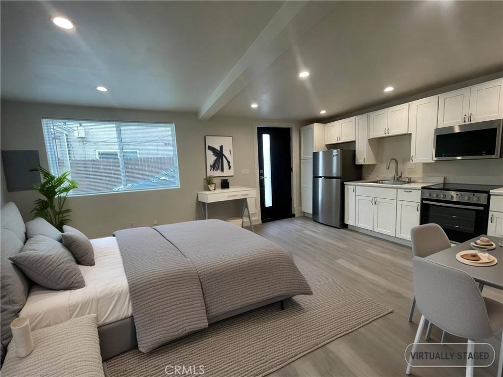 Apartment for rent at 5014 1 2 Kester Ave, Sherman Oaks, CA 91403