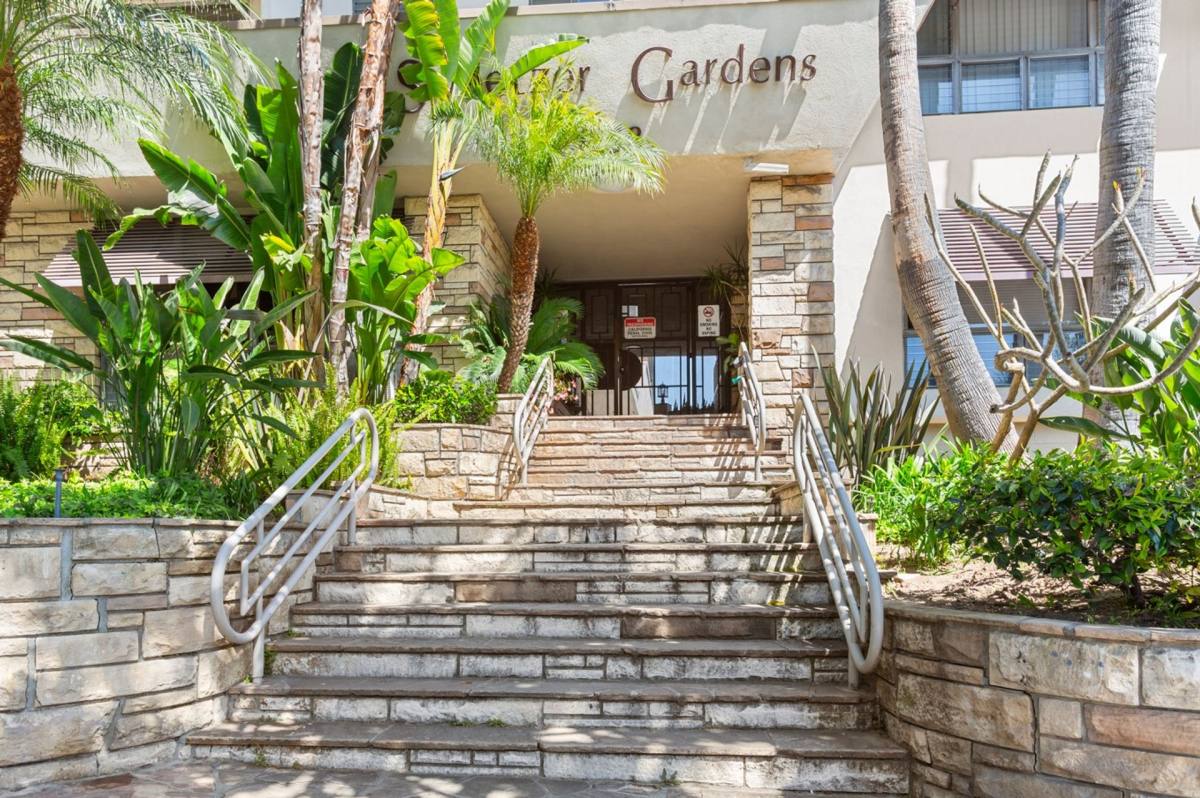 Apartment for rent at 1258 N Sweetzer Ave, West Hollywood, CA 90069