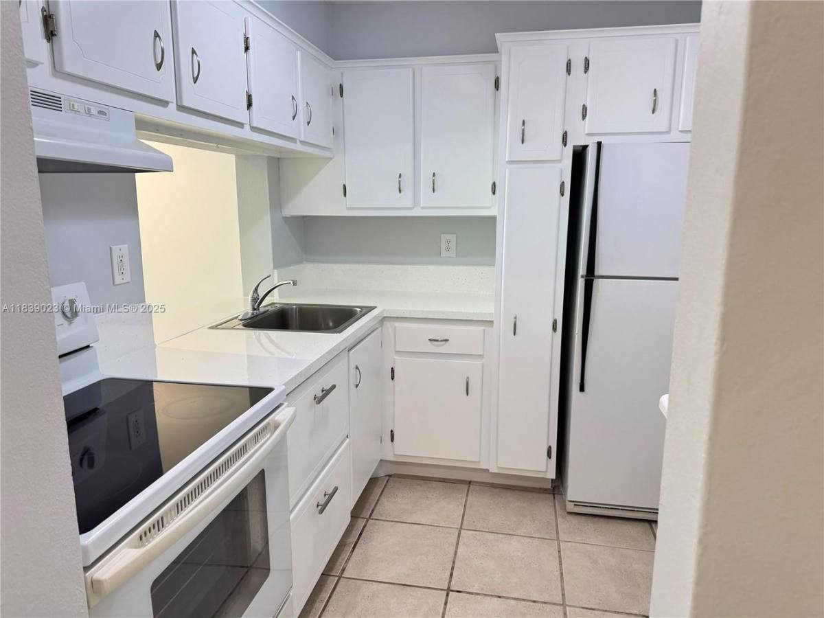 Apartment for rent at 9641 SW 77th Ave #305D, Miami, FL 33156