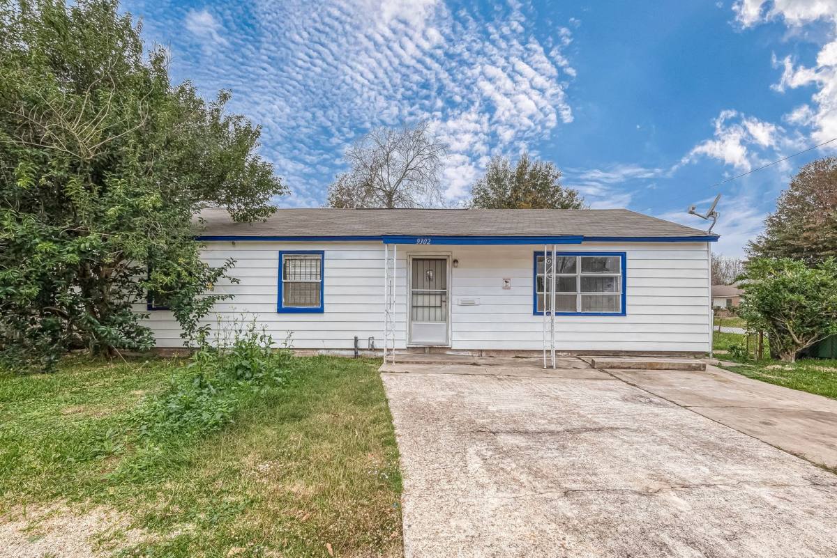 House for rent at 9302 Fairland Dr, Houston, TX 77051