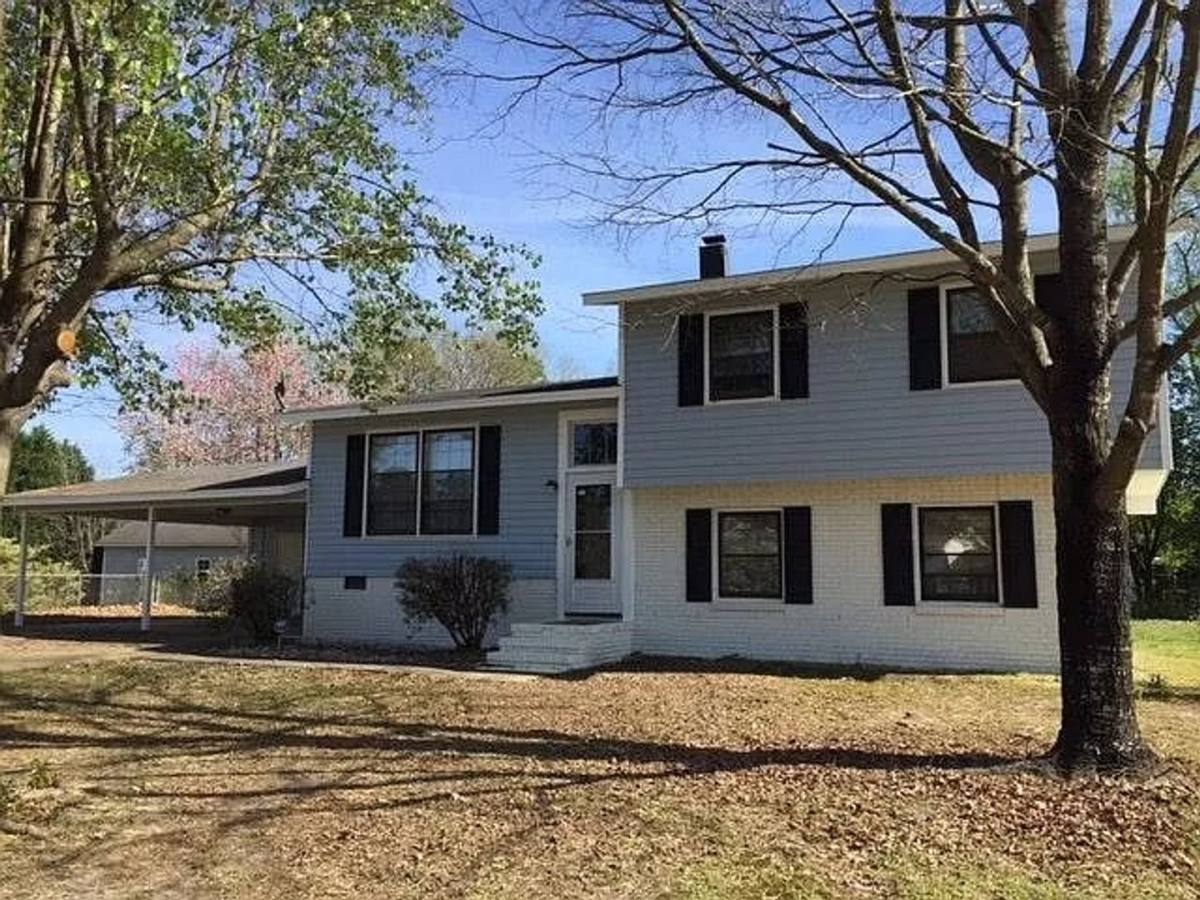 House for rent at 4825 Inverness Dr, Fayetteville, NC 28304