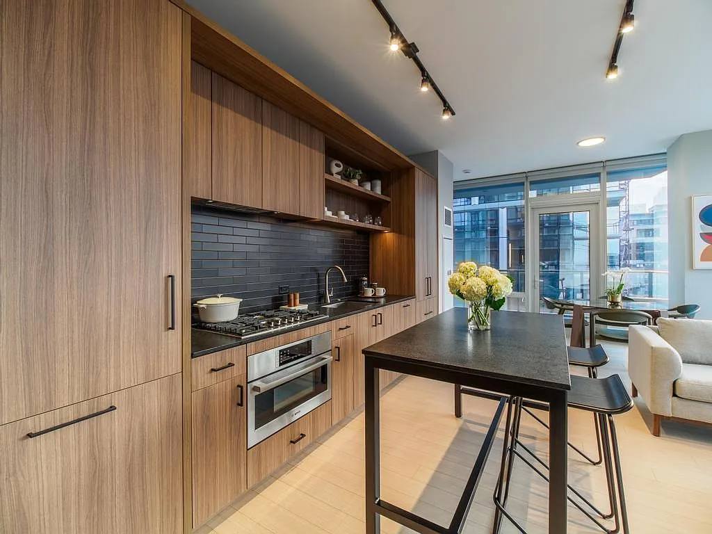 Apartment for rent at 920 N Wells St, Chicago, IL 60610