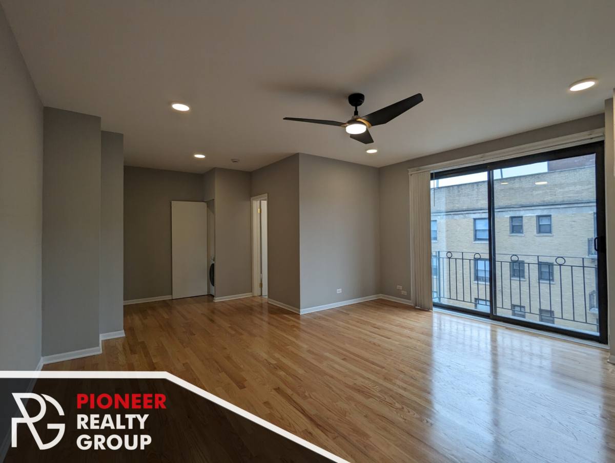 Apartment for rent at 4242 N Sheridan Rd, Chicago, IL 60613