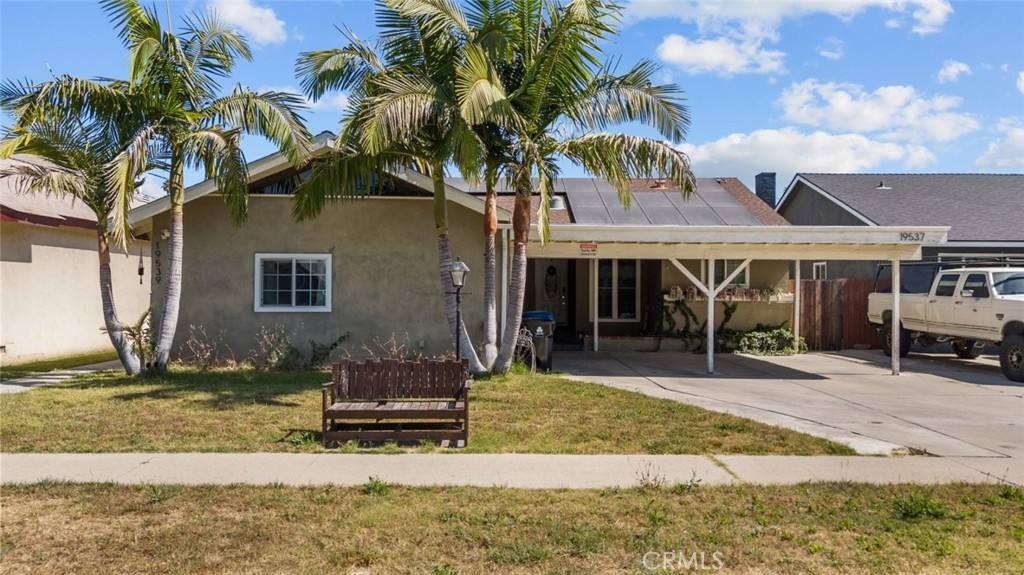 Apartment for rent at 19539 Gault St, Reseda, CA 91335