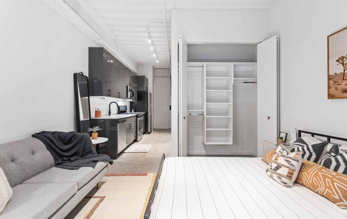 Apartment for rent at 1222 W Jackson #203, Chicago, IL 60607
