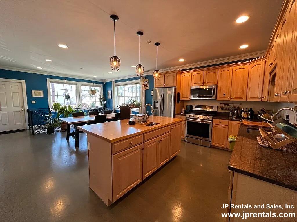 Apartment for rent at 20R Cross St, Somerville, MA 02145