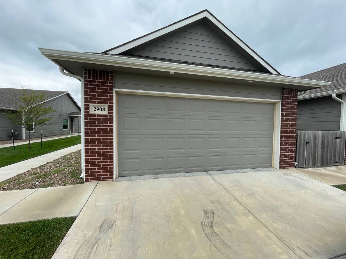 Apartment for rent at 2906 08 W, Wichita, KS 67204