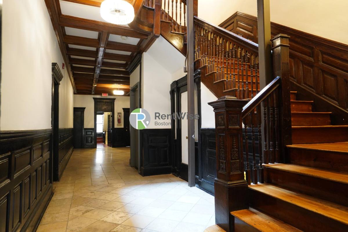 38 Hemenway St #1, Boston, MA 02115
