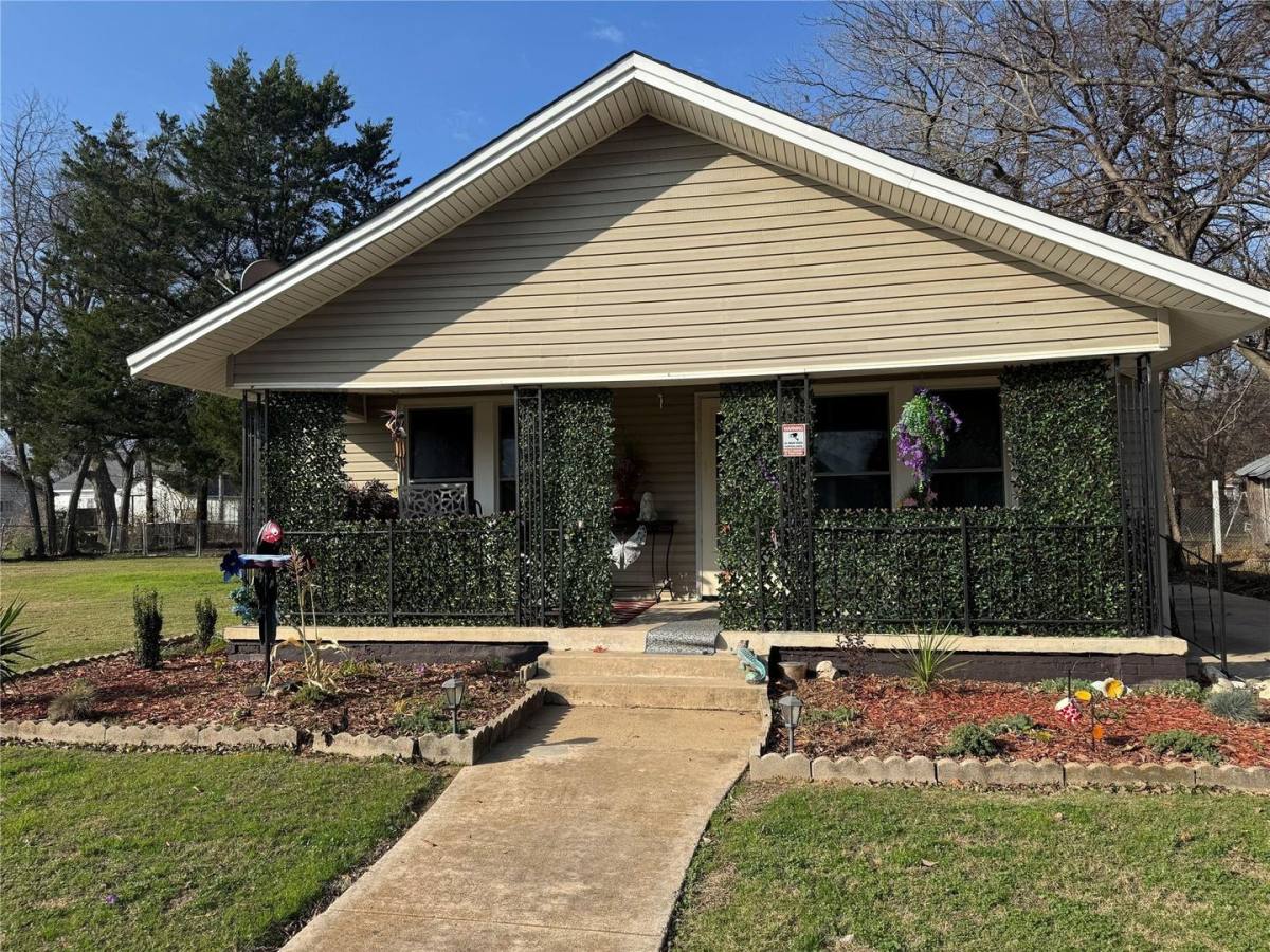 House for rent at 311 F St NE, Ardmore, OK 73401