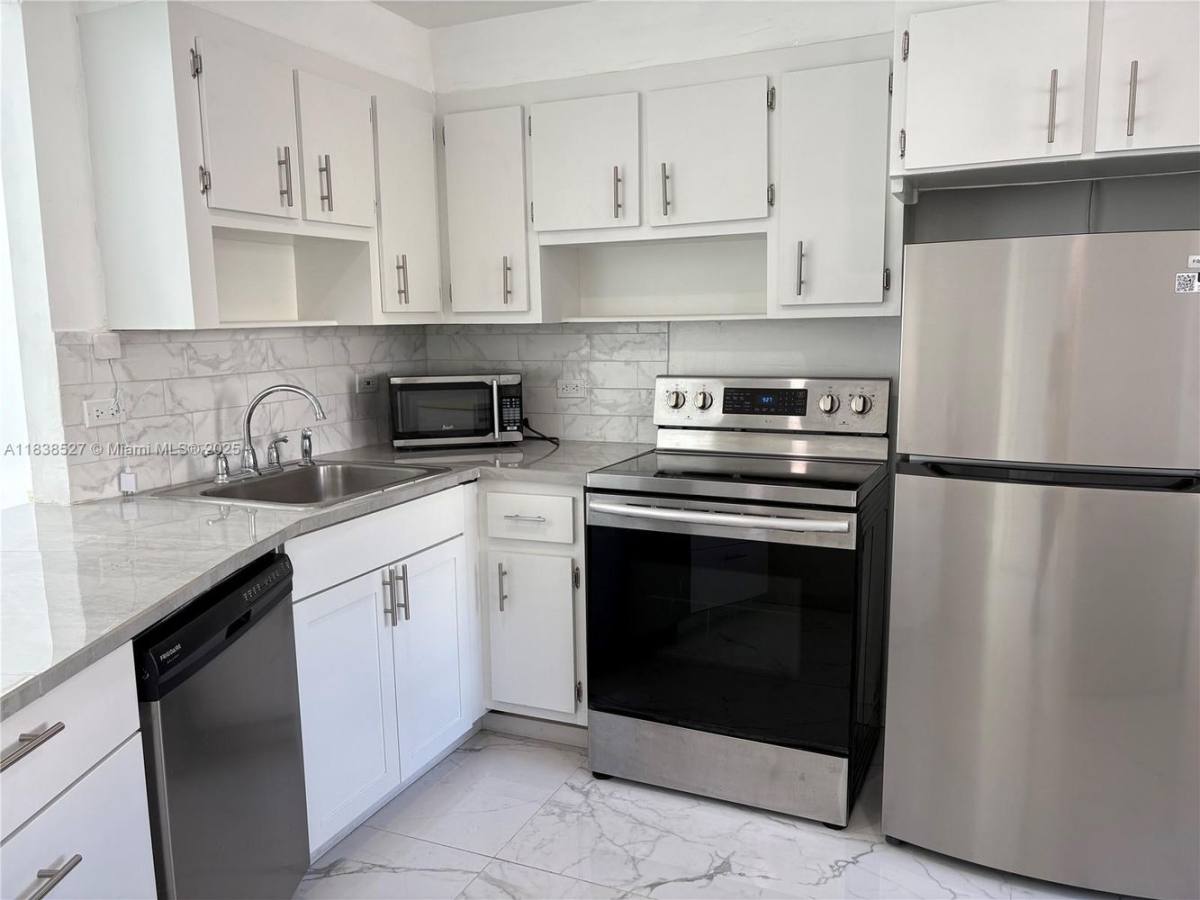 Apartment for rent at 1710 NE 191st St #3073, Miami, FL 33179