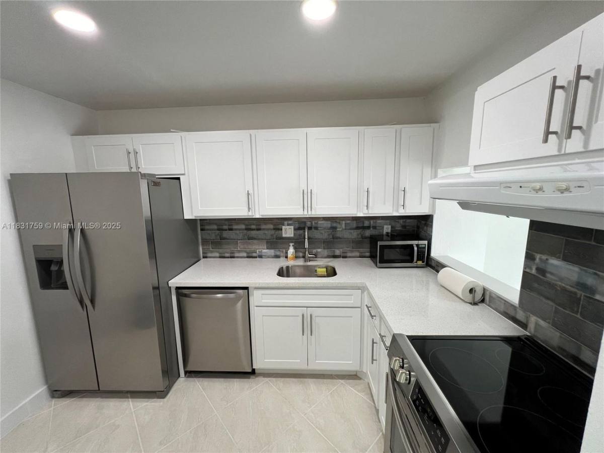 Apartment for rent at 8000 SW 81st Dr #202, Miami, FL 33143