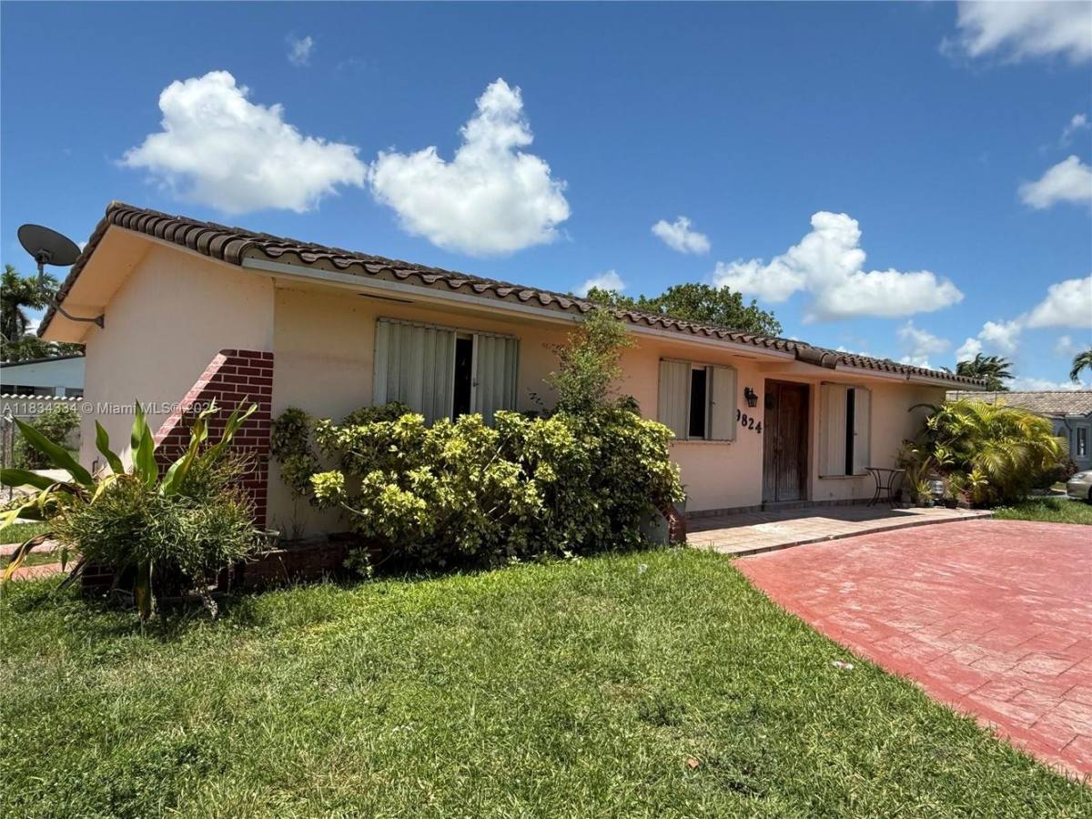 Apartment for rent at 9824 SW 26th Terrace #12-12, Miami, FL 33165