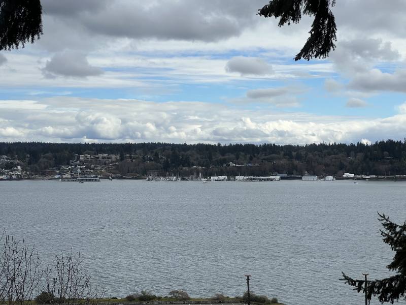 Apartment for rent at 820 S Summit Ave, Bremerton, WA 98312